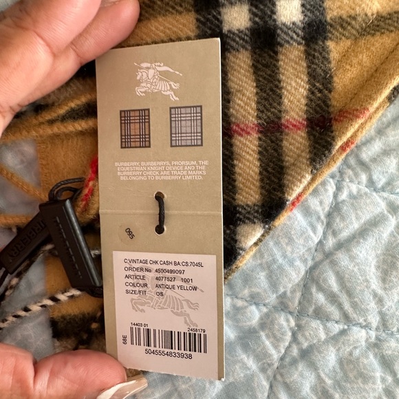 Authentic children’s Burberry Bandana Scarf NWT box - Picture 8 of 11
